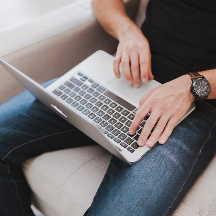 Onkolog do mężczyzn: zdejmijcie laptopy z kolan!